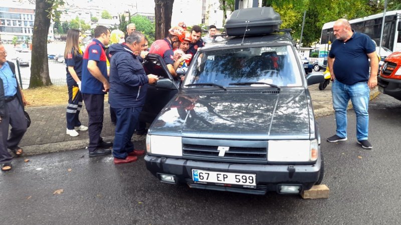 Otomobilde sıkışan sürücüyü itfaiye kurtardı… RUHİ CÖBEKOĞLU BULVARI’NDA KAZA! - 4