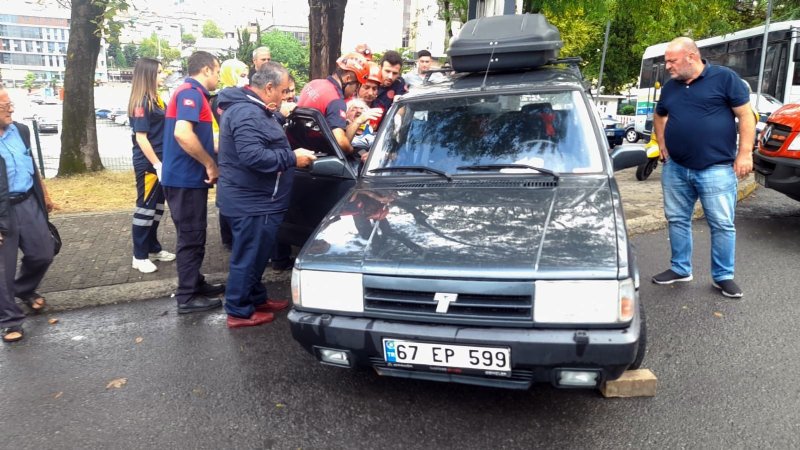 Otomobilde sıkışan sürücüyü itfaiye kurtardı… RUHİ CÖBEKOĞLU BULVARI’NDA  KAZA! - 4