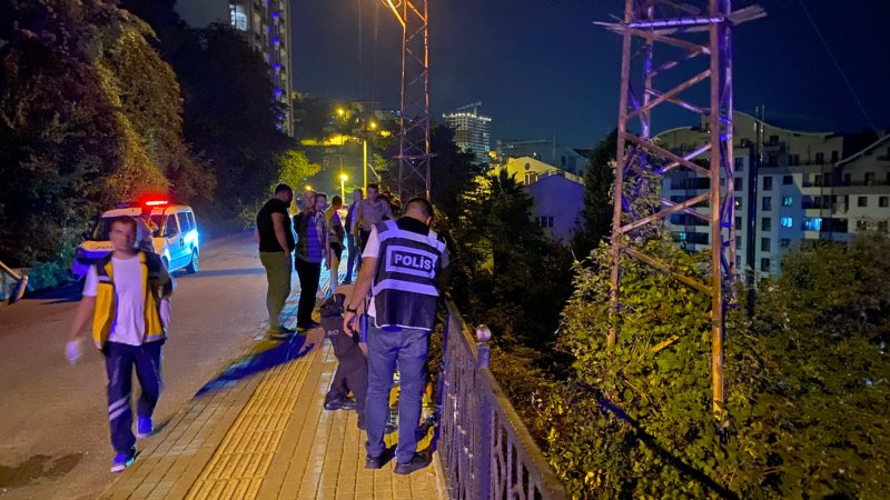 Otomobiliyle ormanlık alana uçtu, 8 metreyi tırmanarak hastaneye gitti… FİLM GİBİ - 1