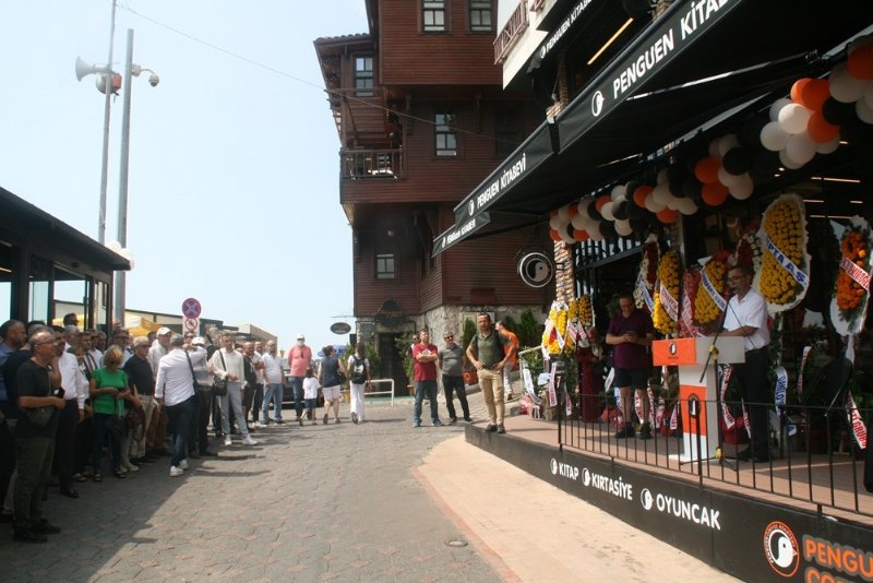 Penguen Kitabevi açılışı yoğun katılımla gerçekleştirildi… EREĞLİ’NİN KÜLTÜREL MERKEZİ OLACAK - 10