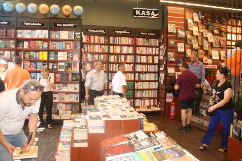 Penguen Kitabevi açılışı yoğun katılımla gerçekleştirildi… EREĞLİ’NİN KÜLTÜREL MERKEZİ OLACAK - 7