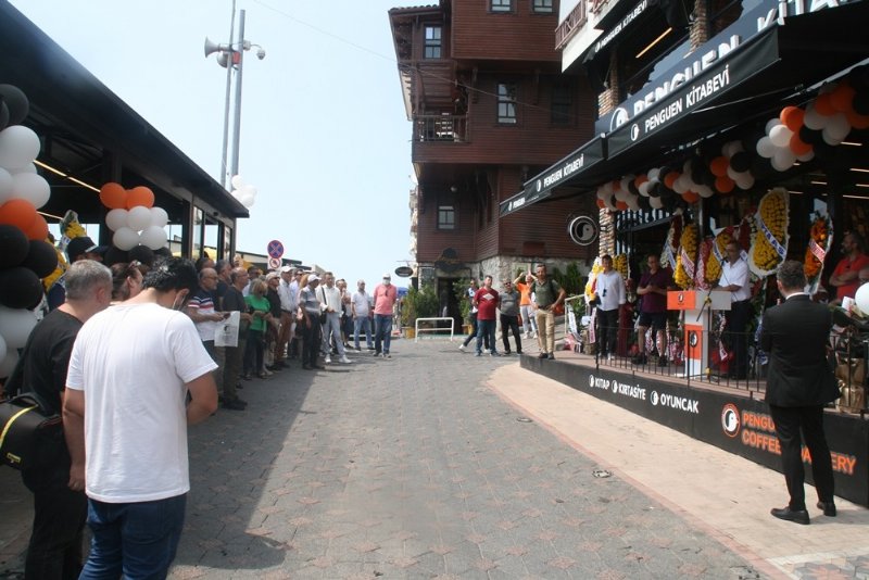 Penguen Kitabevi açılışı yoğun katılımla gerçekleştirildi… EREĞLİ’NİN KÜLTÜREL MERKEZİ OLACAK - 9