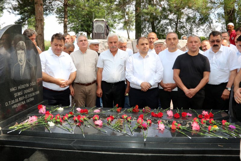 Şemsi Denizer, kabri başında anıldı… “MEKANI CENNET OLSUN” - 1