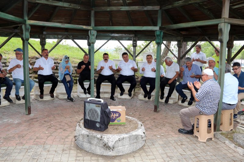 Şemsi Denizer, kabri başında anıldı…  “MEKANI CENNET OLSUN” - 2