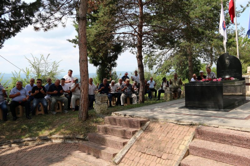 Şemsi Denizer, kabri başında anıldı… “MEKANI CENNET OLSUN” - 3
