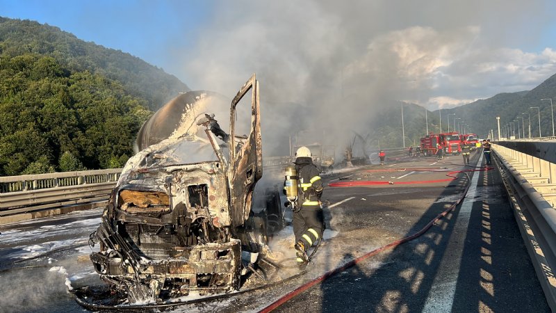 Yangında tır ve tanker demir yığınına döndü … TEM KAPANDI, 2 SÜRÜCÜ YARALANDI - 8