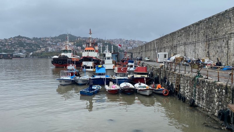 Balıkçılar denize açılamadı… LİMAN TEKNELERLE DOLDU - 2