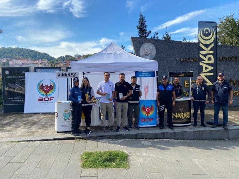 EMNİYETTEN ÖĞRENCİLERE BİLGİLENDİRME STANDI - 1