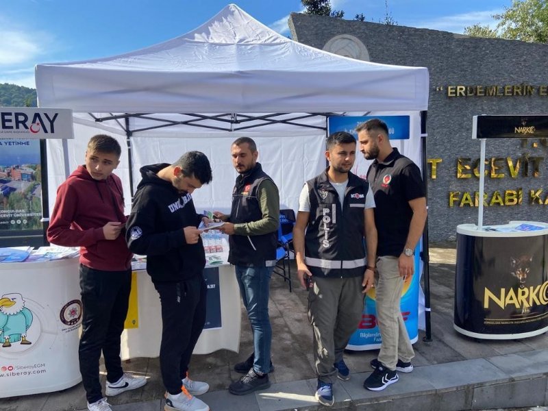 EMNİYETTEN ÖĞRENCİLERE BİLGİLENDİRME STANDI - 3