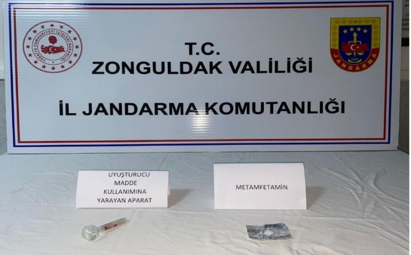 Kilimli ve Kozlu… İki araç… Üç kişi… UYUŞTURUCU İLE YAKALANDILAR - 1