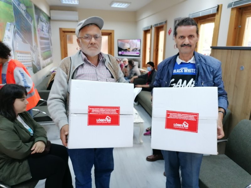 LÖSEV ET PAKETLERİNDEN DAĞITTI; İÇİNDE YOK YOK! - 4