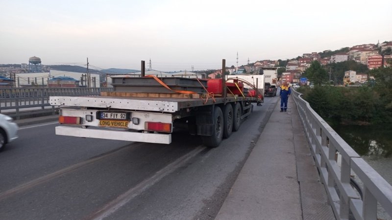 TIR DORSESİ KÖPRÜDE KALDI - 2