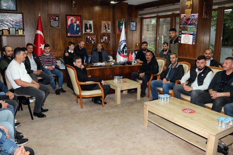 ÜZÜLMEZLİ MADENCİLERDEN YEŞİL VE DEMİR´E DESTEK - 1