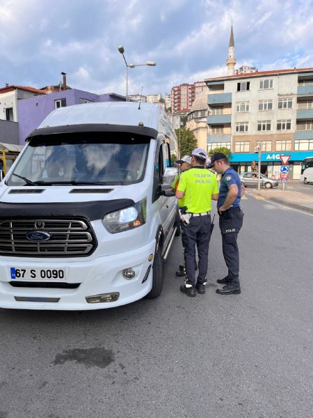 YAĞMA SUÇUNDA ARANAN ŞAHIS OKUL ÇEVRESİNDE YAKALANDI - 2