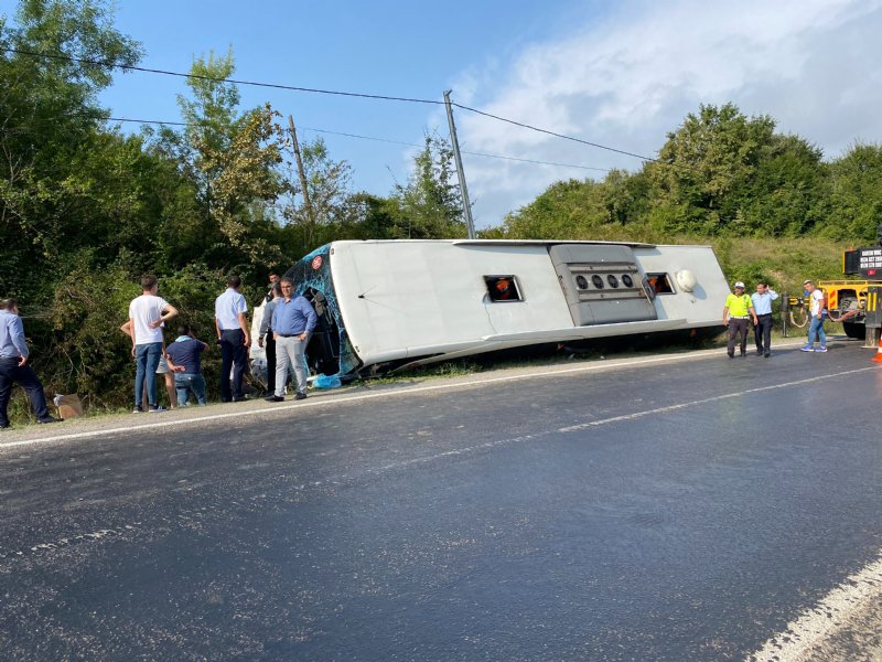 YOLCU OTOBÜSÜ DEVRİLDİ; YARILALAR VAR - 2