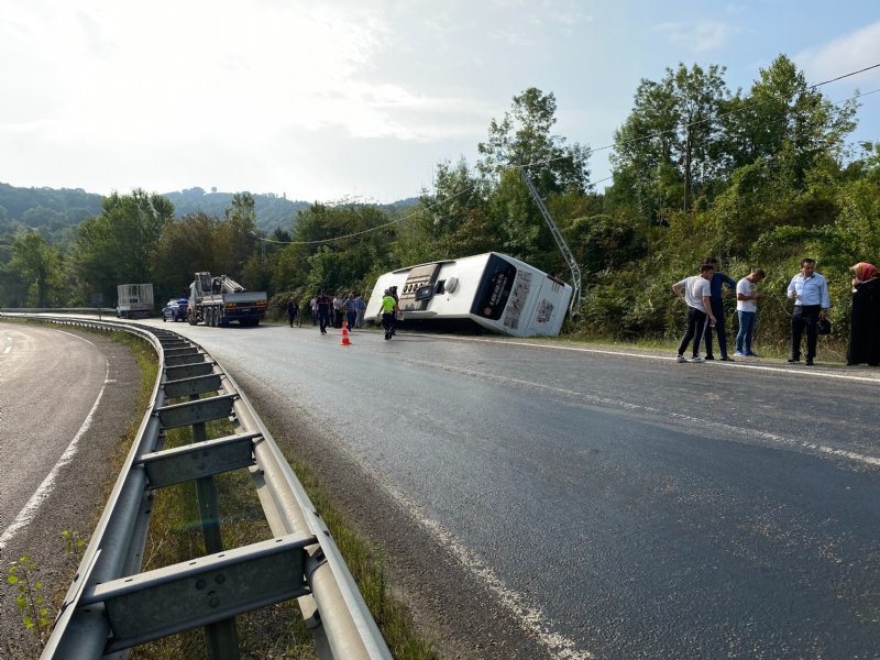 YOLCU OTOBÜSÜ DEVRİLDİ; YARILALAR VAR - 3