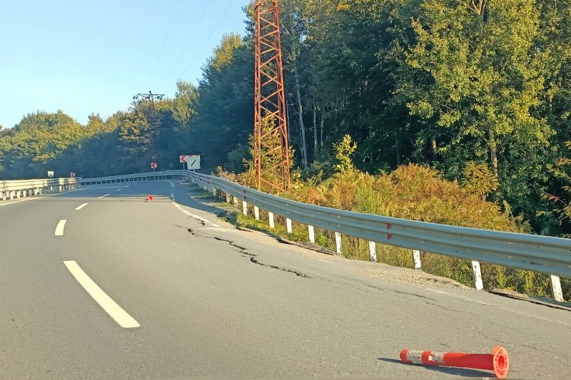 ZONGULDAK-EREĞLİ KARAYOLU’NDA ÇÖKME! - 2