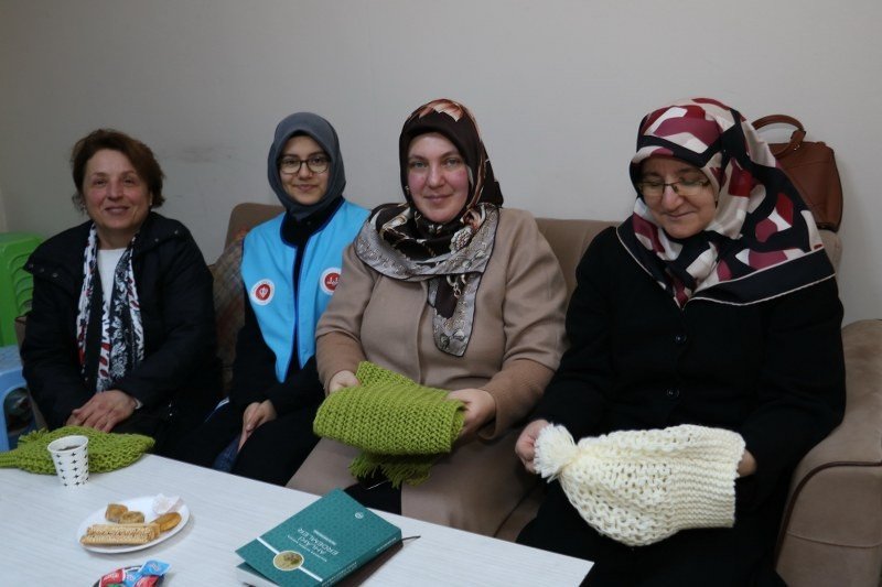 600 GÖNÜLLÜ BİR ARAYA GELDİ; BERE, ELDİVEN, ATKI ÖRDÜ! - 4