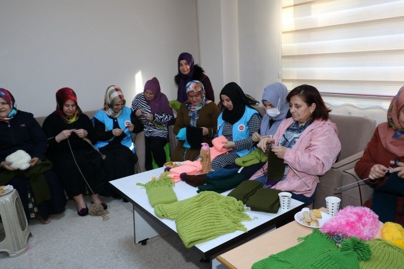 600 GÖNÜLLÜ BİR ARAYA GELDİ; BERE, ELDİVEN, ATKI ÖRDÜ! - 5