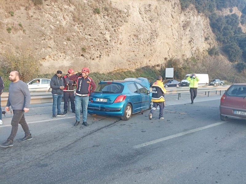 Bariyere çarpan araç alev aldı... 2 YARALI VAR - 4