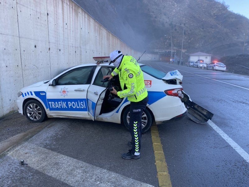 BUZLU YOLDA ZİNCİRLEME KAZA! - 1