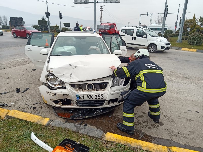 Işık ihlali kazaya neden oldu: 3 yaralı - 3