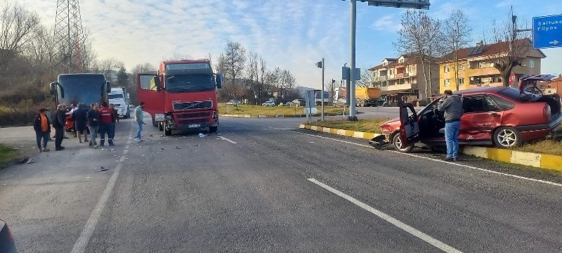 KAMYON İLE OTOMOBİL ÇARPIŞTI - 2