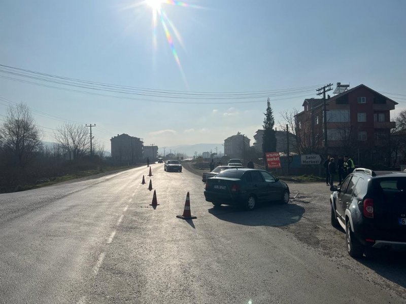 KÖY YOLUNDA KAZA: 2 YARALI - 1