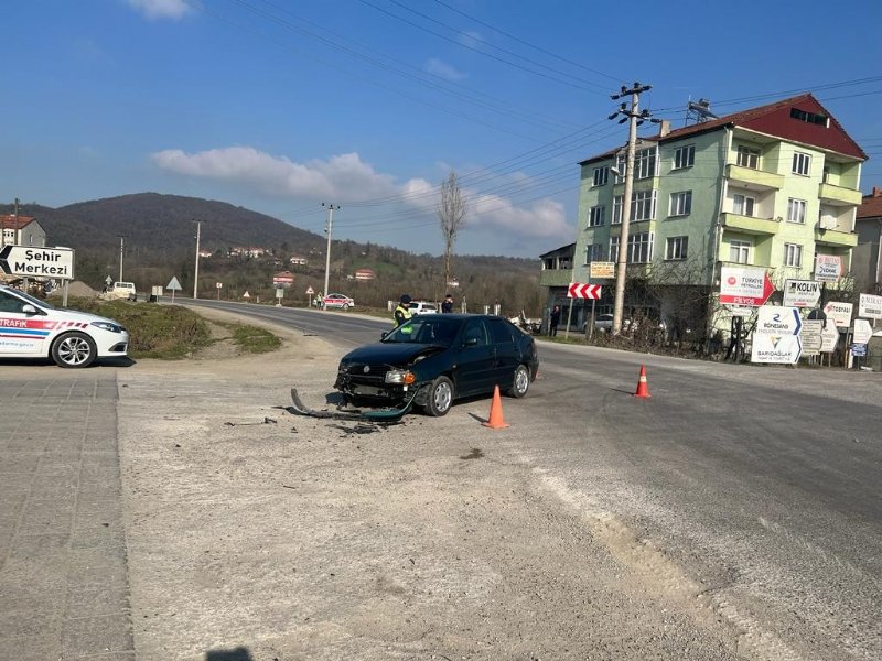 KÖY YOLUNDA KAZA: 2 YARALI - 4
