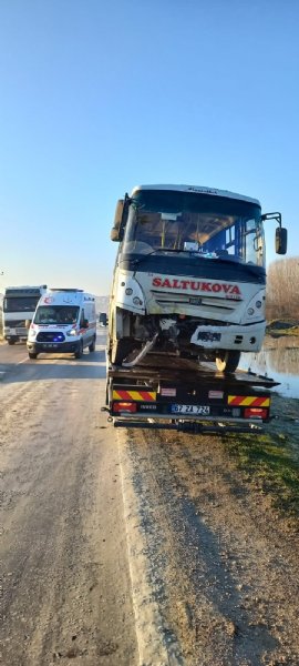 ÖĞRENCİ SERVİSİ İLE TAKSİ ÇARPIŞTI: 8 YARALI - 1