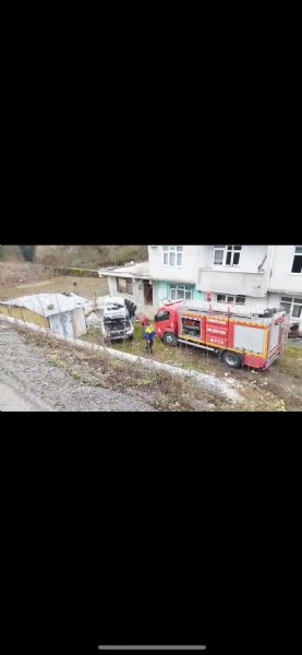 Otomobil yoldan çıktı: 2 yaralı - 4