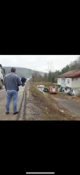 Otomobil yoldan çıktı: 2 yaralı - 5