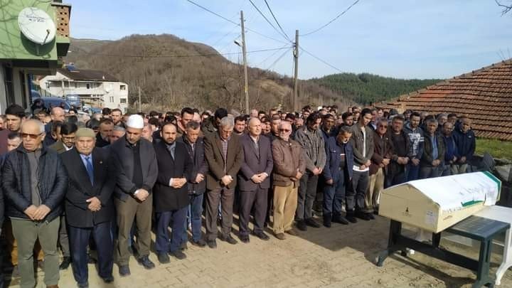Trafik kazasında ölen genç dualarla toprağa verildi - 1