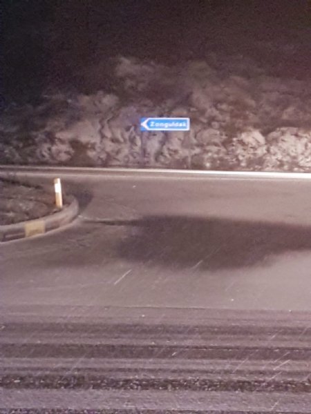 Zonguldak Ereğli Karayolu… KAR YAĞIŞI ETKİLİ OLUYOR - 4