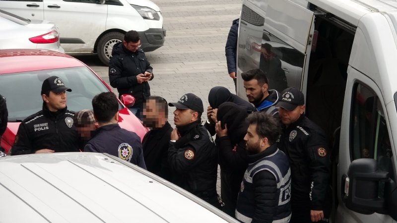 Zonguldak´ta fuhuş operasyonunda 6 şüpheli adliyede... ADLİYEYE BASTONUYLA ÇIKTI - 3