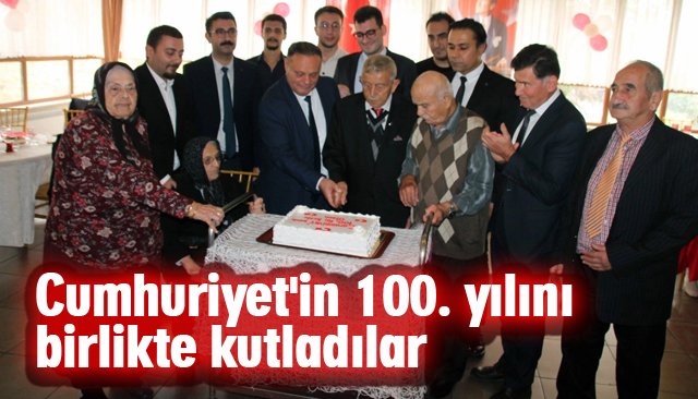 Cumhuriyet´in 100. yılını birlikte kutladılar 