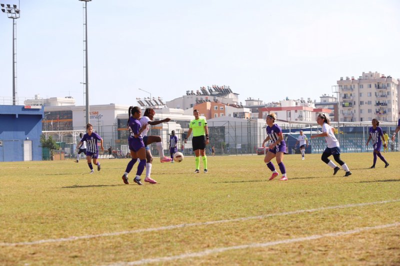 EREĞLİ ANTALYA’YI 2-0 YENDİ - 2