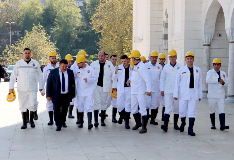 MADENCİLER, İKİ BAKANI, CUMA NAMAZI ÖNCESİ BÖYLE KARŞILADI - 3