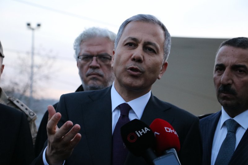 BAKAN YERLİKAYA: ´´ KAYIP DENİZCİLERİMİZDEN HERHANGİ BİR EMAREYE RASTLAMADIK´´ - 1