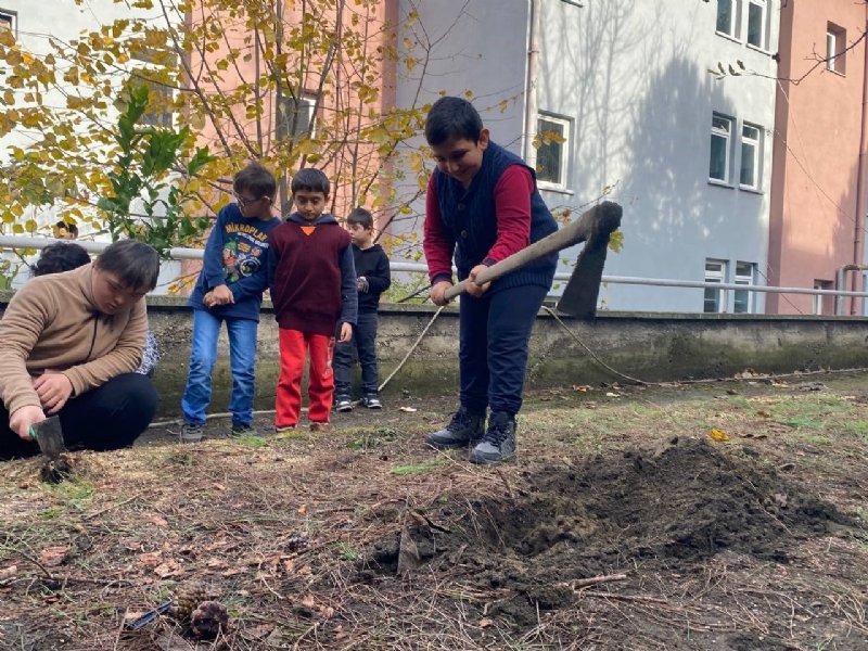 Fidan dikmenin heyecanını yaşadılar - 4