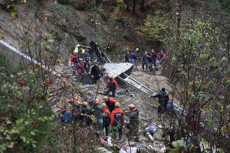 Göçük altında kalan anne ve oğlunun cenazeleri çıkarıldı - 1