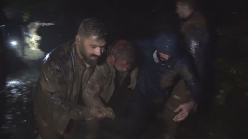 KURTARMA EKİBİ DE GÖÇÜK ALTINDA KALDI; YARALILAR VAR... - 8