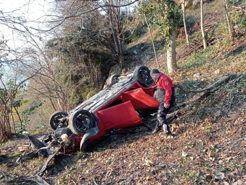 50 metreden ormanlık alana uçtu  - 2