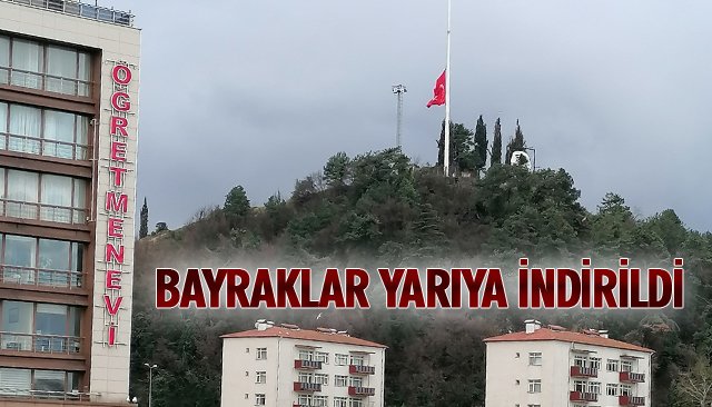 BAYRAKLAR YARIYA İNDİRİLDİ