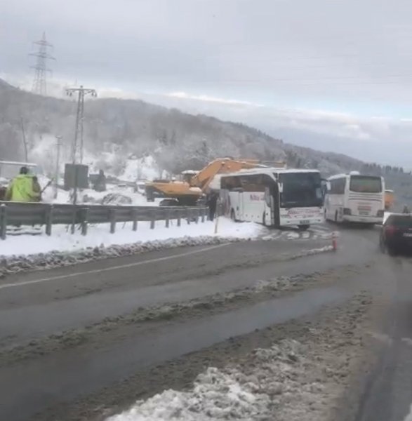 YOLCU OTOBÜSÜ YOLDAN ÇIKTI! - 1