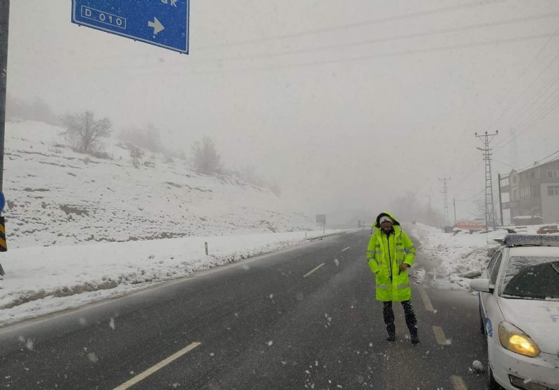 EREĞLİ-ZONGULDAK YOLU UZUN ARAÇLARA KAPATILDI  - 1