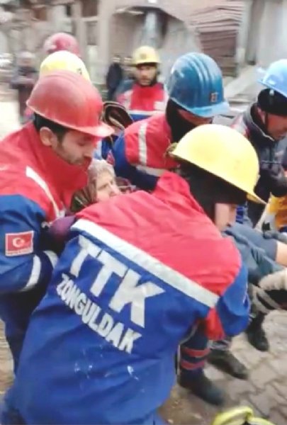 Madencilerin deprem mesaisi sürüyor... MUCİZE KURTARIŞLAR - 3