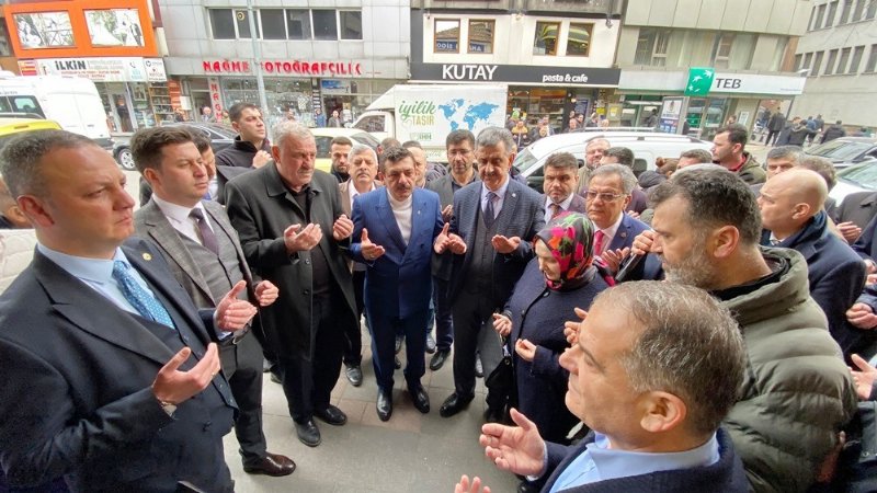 Memursen ve İHH´dan depremzedeler için kermes... DUALARLA AÇILDI - 3