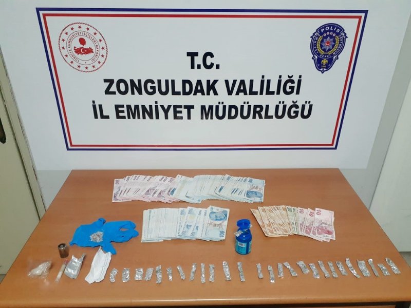 Otomobilin camını kırdılar, yüklü miktarda para çaldılar... İKİ ZANLI TUTUKLANDI - 2