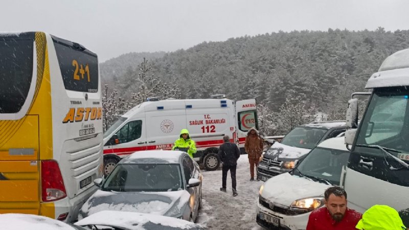 TEM´DE ZİNCİRLEME KAZA; YOL TRAFİĞE KAPANDI! - 2